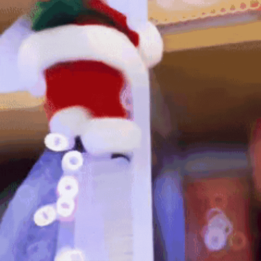 Noel Sube Escaleras con Movimiento, "Christmas Climb"